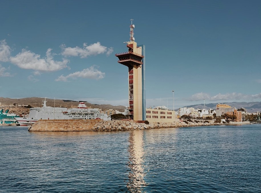El Puerto de Almería, pionero en la transformación de plásticos marinos en biodiésel para los barcos de pesca